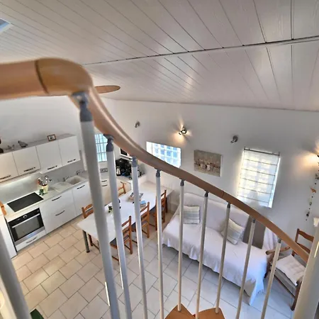 Semesterbostad Douce Alouette By Interhome